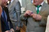 Жириновский насмешил Сеть обжорством в посольстве