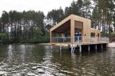 Плавающий дом на озере в Норвегии.ФОТО