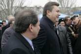 Янукович пожаловался на "тяжелую ношу"