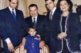 Хосни Мубарак вместе с семьей покинул столицу Египта