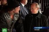 Владимир Путин подарил "Ночным волкам" российский флаг для Севастополя