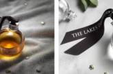 Компания Lakes Distillery подготовила елочные игрушки с виски и джином. ФОТО