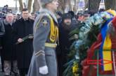 В Харькове венки для Януковича привязали цепями