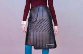 Женская резиновая юбка из автомобильных ковриков от бренда Balenciaga. ФОТО