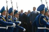 Янукович пообещал генсеку НАТО профессиональную армию