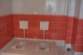 В мариупольской школе сделали советский ремонт туалетов за 1 млн грн (Фото) 