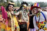 Беззаботные индийцы проводят Фестиваль народных ремесел. ФОТО