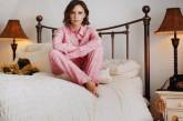  Виктория Бекхэм снялась для модного глянца в розовой пижаме