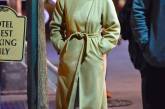 Дженнифер Лопес в стильном пальто и уггах прогулялась по улицам Нью-Йорка