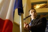 Влюбленные французы отказались жениться под портретом Саркози