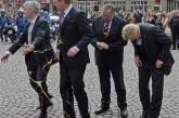 Президента Германии забросали яйцами у городской ратуши