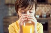 Ученые рассказали чем фруктовый сок опасен для детей