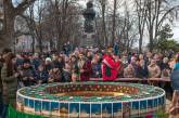 В Одессе приготовили гигантский торт-калач со сценами из произведений Гоголя. ФОТО