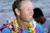 Житель Гавайских островов проплыл стоя на каноэ 480 километров
