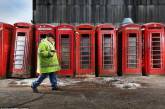 Как реставрируют знаменитые красные телефонные будки в Англии. ФОТО