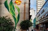 Цветочные рисунки на стенах городов от Моны Карон. ФОТО