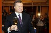 Янукович по случаю праздника согласился сотрудничать с ТС