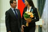 Медведев рассказал студентам, как работа дворником помогала ему регулярно водить девушек в кафе 