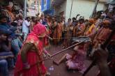 Праздник Латмар Холи в Индии. ФОТО