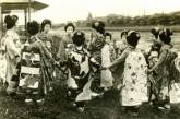 Как жилось японским девочкам, решившим стать гейшами. Фото