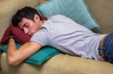 Названы две позы для сна, которые вредят здоровью