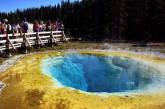 Озеро Утренней Славы: в этом водоеме вода меняет цвет. Фото