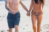 Папарацци заметили похудевшую Меган Фокс на пляже с супругом. ФОТО