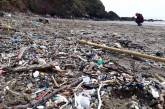 Топовый английский пляж для серферов утопает в мусоре. ФОТО