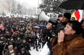 В Цхинвали госохрана стреляет в воздух, пытаясь остановить митингующих 