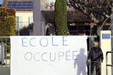 Во Франции возмущенные родители взяли в заложники несколько учителей
