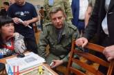 «Зрада»: в Сети высмеяли Захарченко с украинскими сигаретами. ФОТО