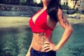 Экс-солистка "ТаТу" показала татуировки на плоском животе. ФОТО