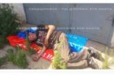 Диверсия: Сеть насмешил пьяница, решивший выспаться на флаге «ЛНР». ФОТО