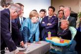 "Довольно болтать, Джон Сильвер!" Сеть обрушилась фотожабами на фото лидеров G7, обступивших Трампа