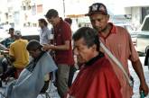 Уличные парикмахерские в Венесуэле.ФОТО