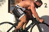 Велогонщик Квадзилла с невероятно накачанными ногами.ФОТО