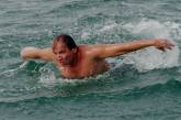 Украинец переплыл Севастопольскую бухту при температуре воды +7 градусов 