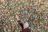 Немецкий пенсионер украсил дерево десятью тысячами пасхальных яиц  