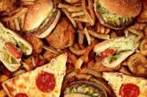 Названы "вредные" продукты, помогающие расщеплять жир