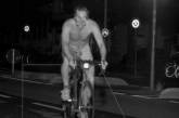 Курьез дня: в Германии мужчина прокатился голышом на велосипеде. ФОТО