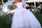 Пришло время перемен: Ксения Собчак заинтриговала снимком в свадебном платье
