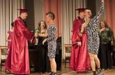В Беларуси студент пришел на выпускной в платье и кедах