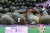 Киевлян развеселил огурец, который пытались продать под видом авокадо. ФОТО