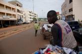 Как ослики помогают бороться с мусором в Мали. ФОТО