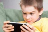 Врачи предупредили о последствиях для здоровья ребенка игр на смартфоне