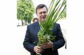 Букеты для Януковича обойдутся украинцам в 900 тысяч, а его разговоры - ещё в 600 тысяч