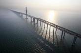 Так выглядит самый длинный мост, построенный над морем. Фото