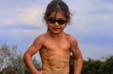 5-летний мускулистый мальчик, удививший своими способностями (Фото)