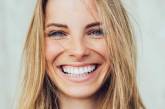 Голливудская улыбка: как отбелить зубы в домашних условиях