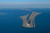 Удивительный мост превращается в тоннель, соединяющий Данию и Швецию. ФОТО